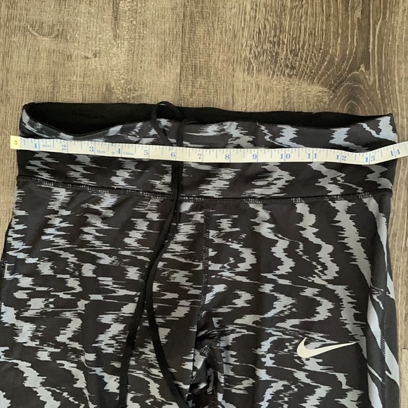 3/$20- EUC Nike dri-fit Capri - Picture 2 of 12